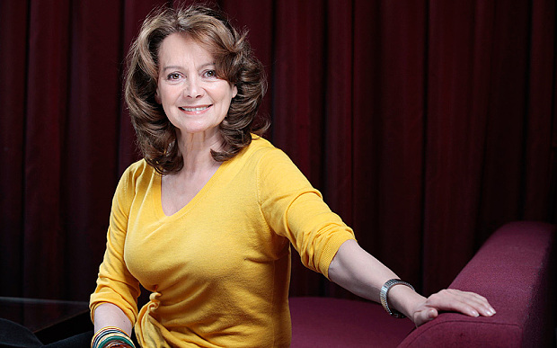 How tall is Francesca Annis?